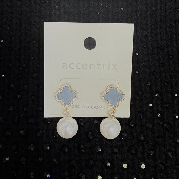 🎁😍Holiday Magic Gold & Grey Clover Pearl Drop Holiday Earring - Picture 1 of 1